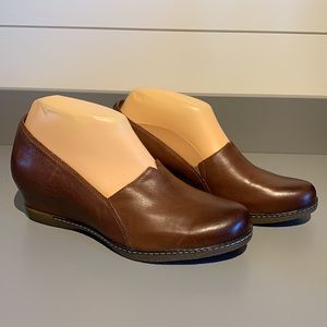 Dansko Chestnut Brown Leather Liliana Low Hidden Wedge Slip On Heels Size 37.